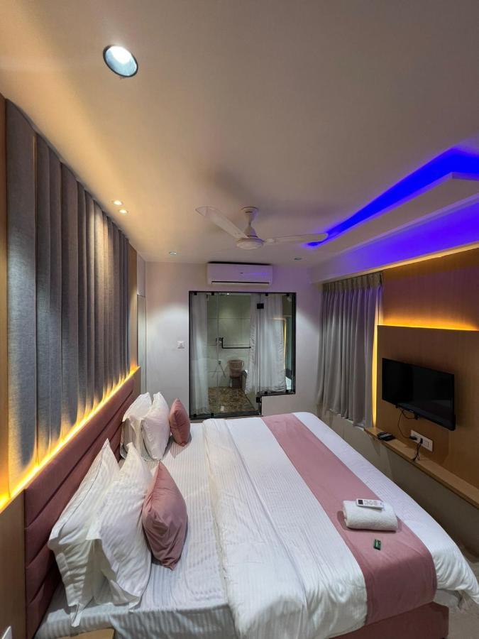 Hotel Cozzy Palace Surat Exterior foto